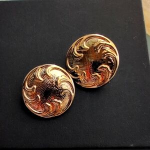 Vintage.‎ Elegant Gold-Tone Round Earrings